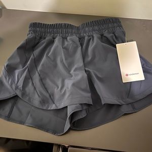 Lululemon Track That Mid-Rise 5” Running shorts size 8